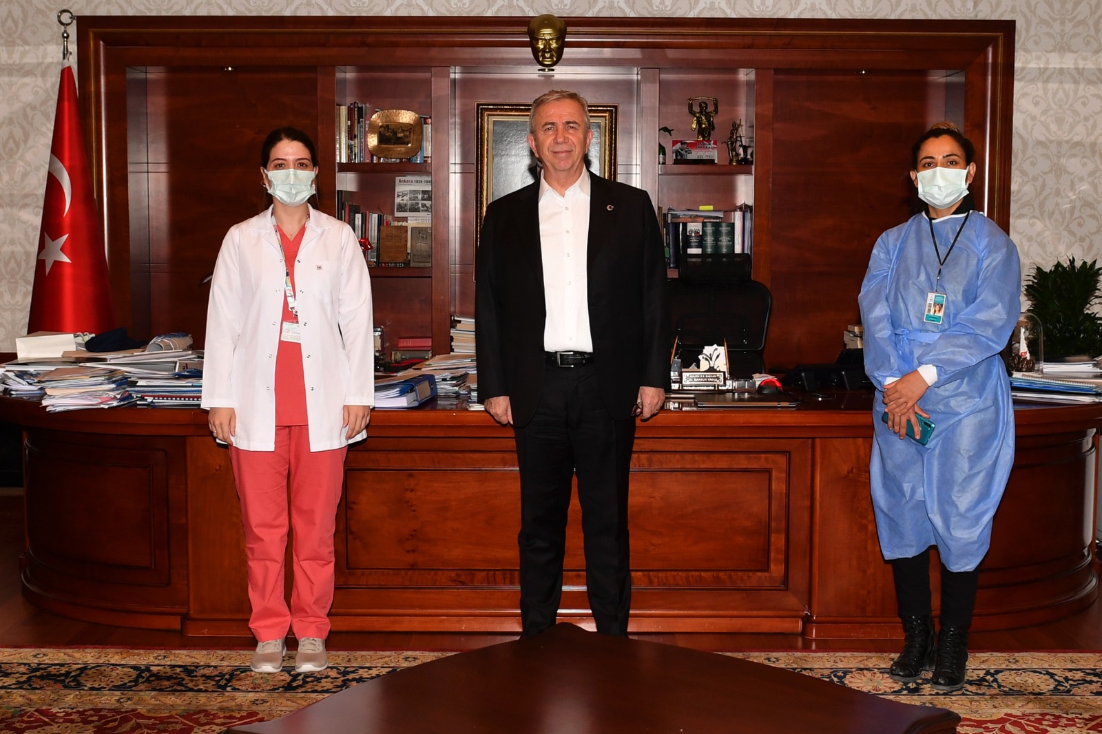 Mansur Yavaş, koronaya karşı aşılandı! Makamında aşı olması dikkat çekti