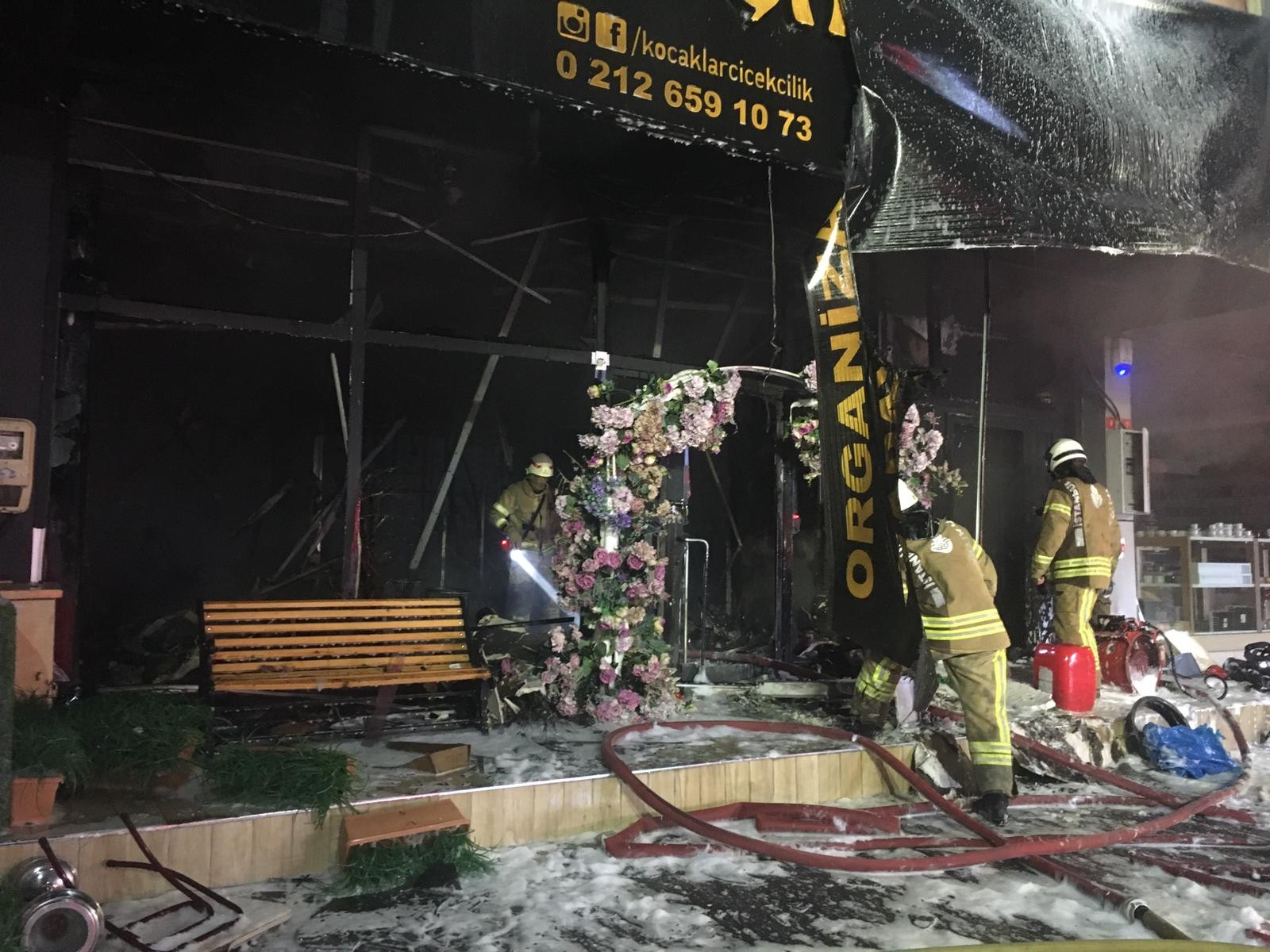 İSTOÇ’ta iş yeri yangını: Alevler her yeri sardı!