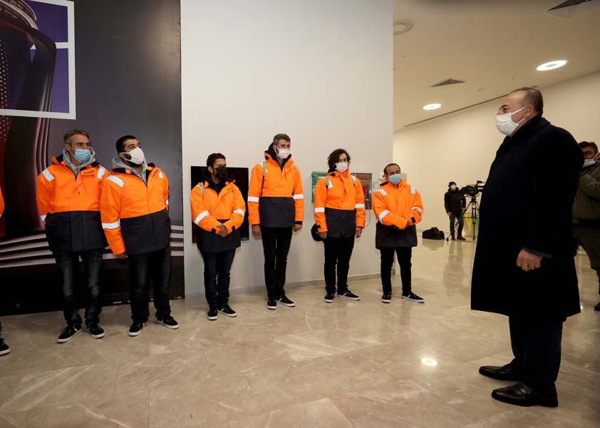 Korsanlardan kurtarılan 15 Türk gemici Türkiye'de!