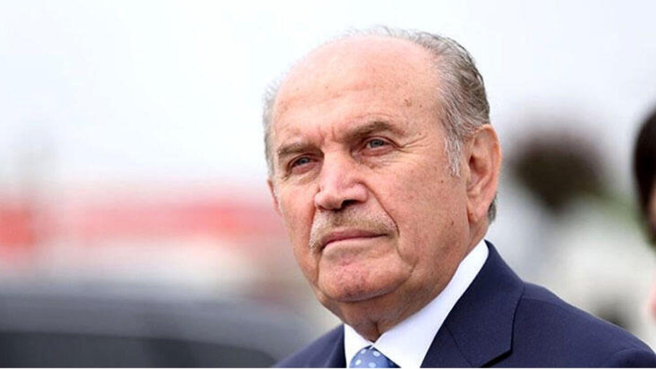 Koronavirüsten ölen eski İBB Başkanı Kadir Topbaş için Beyoğlu Belediyesi önünde tören düzenlendi