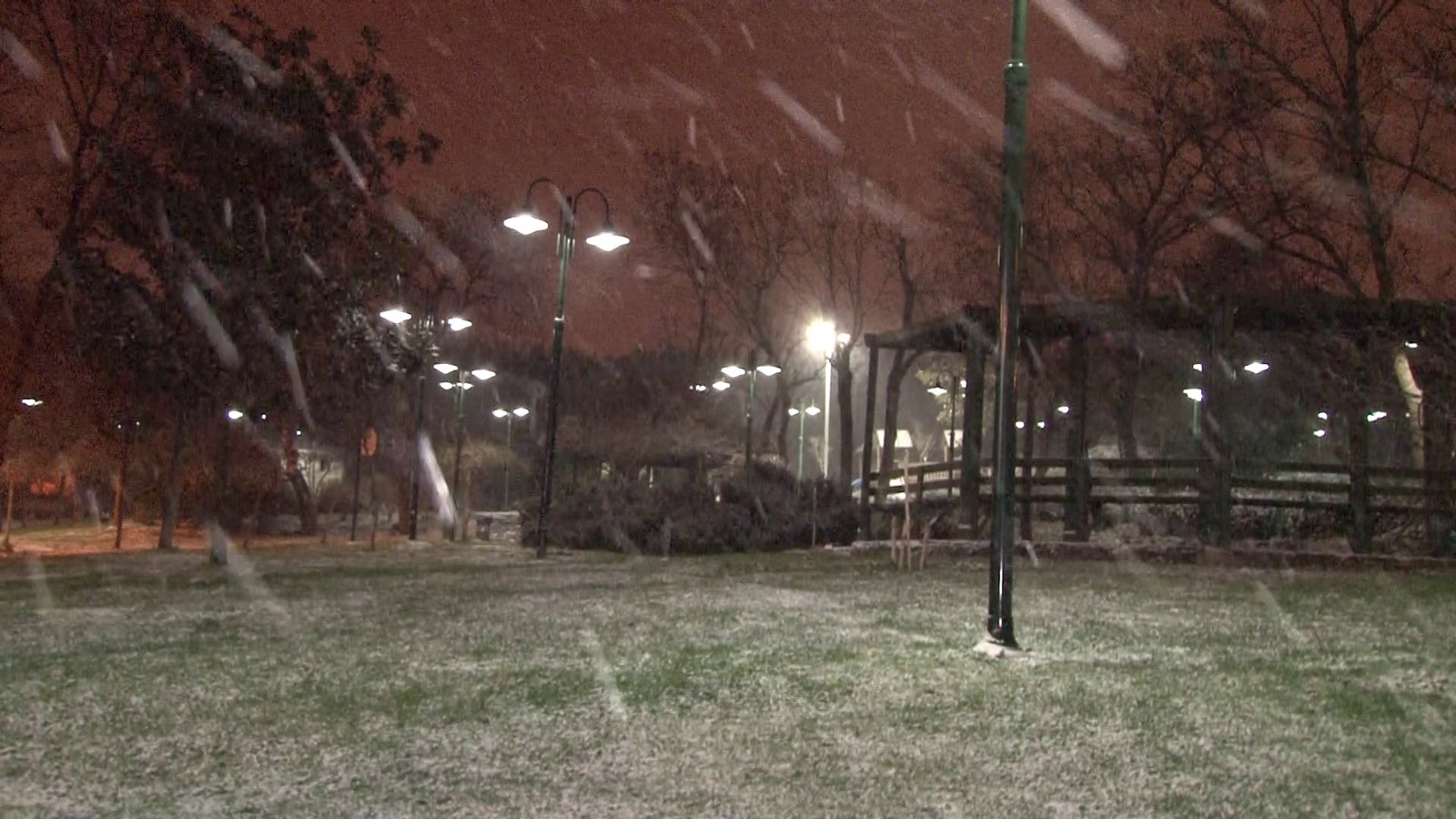 İstanbul kara teslim oldu! Yağış gece boyunca devam etti
