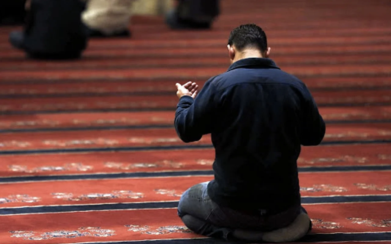 Regaip Kandili namazı nasıl kılınır, kaç rekattır? Regaib kandili kaç rekat namaz kılınır?