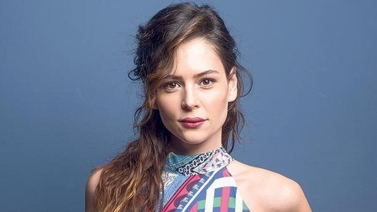 Yıldız Çağrı Atiksoy Kimdir? Nereli, kaç yaşındadır? Kiminle sevgili? Hangi dizilerde rol aldı?