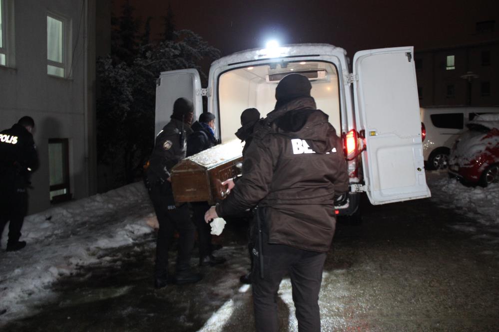 Ayrıldığı sevgilisini öldürüp cesedini rehin aldı, yakınlarına ve polise ateş açtı!