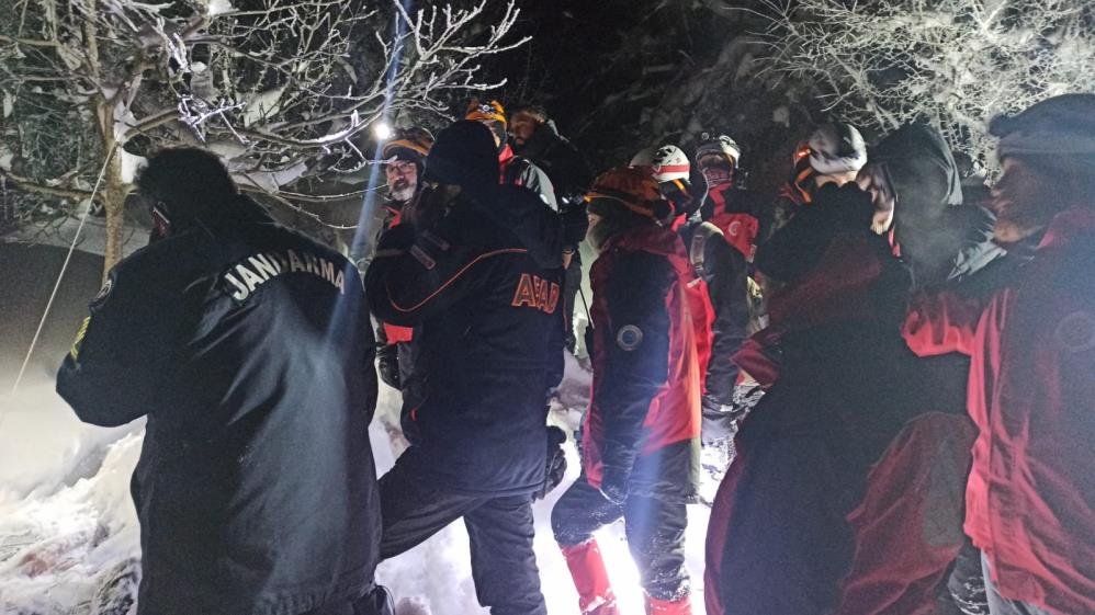 Doktor Mustafa Yalçın'ın cesedi kar altına bulundu: Kendisine bağladığı serumla intihar etmiş!