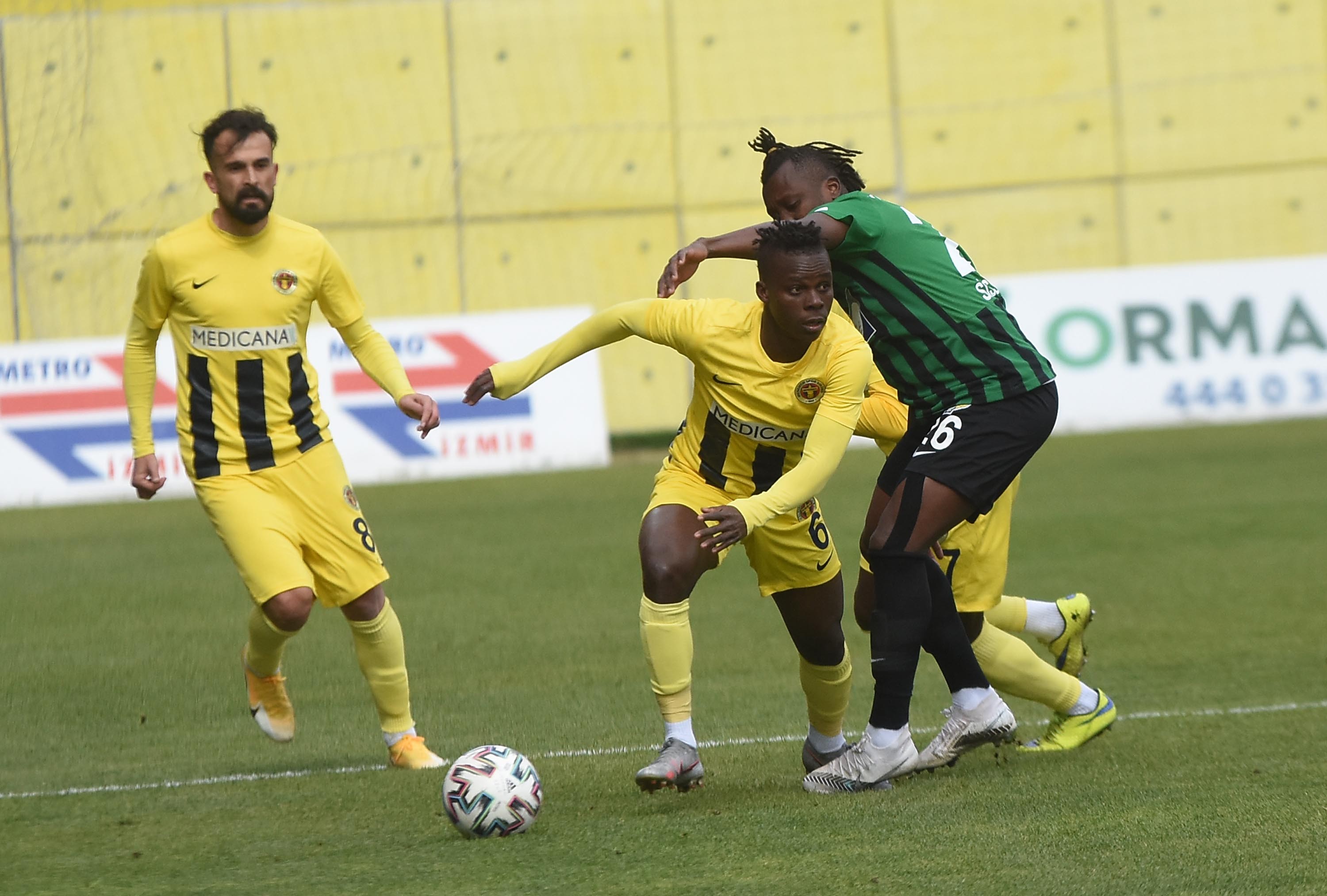 Menemenspor- Akhisarspor'u ezdi, geçti. 6-2 