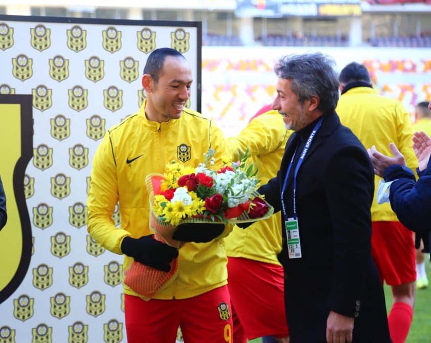 Umut Bulut maç sayısıyla rekor kırdı! Süper Lig'de en çok forma giyen oyuncu oldu