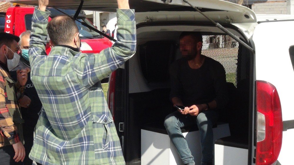 Suç makinesi yakayı ele verdi: Kısıtlamayı çiğnedi, alkollüyken aaraç kullandı, duvara tosladı!