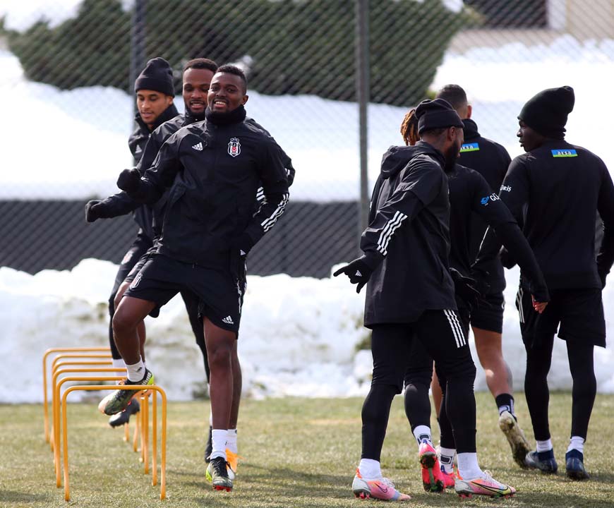 Beşiktaş, Denizlispor maçına bileniyor 