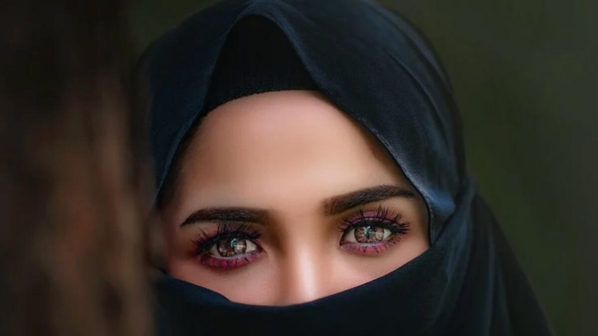 Rüyada kara çarşaflı kadın görmek |Rüyada siyah peçeli kadın görmek