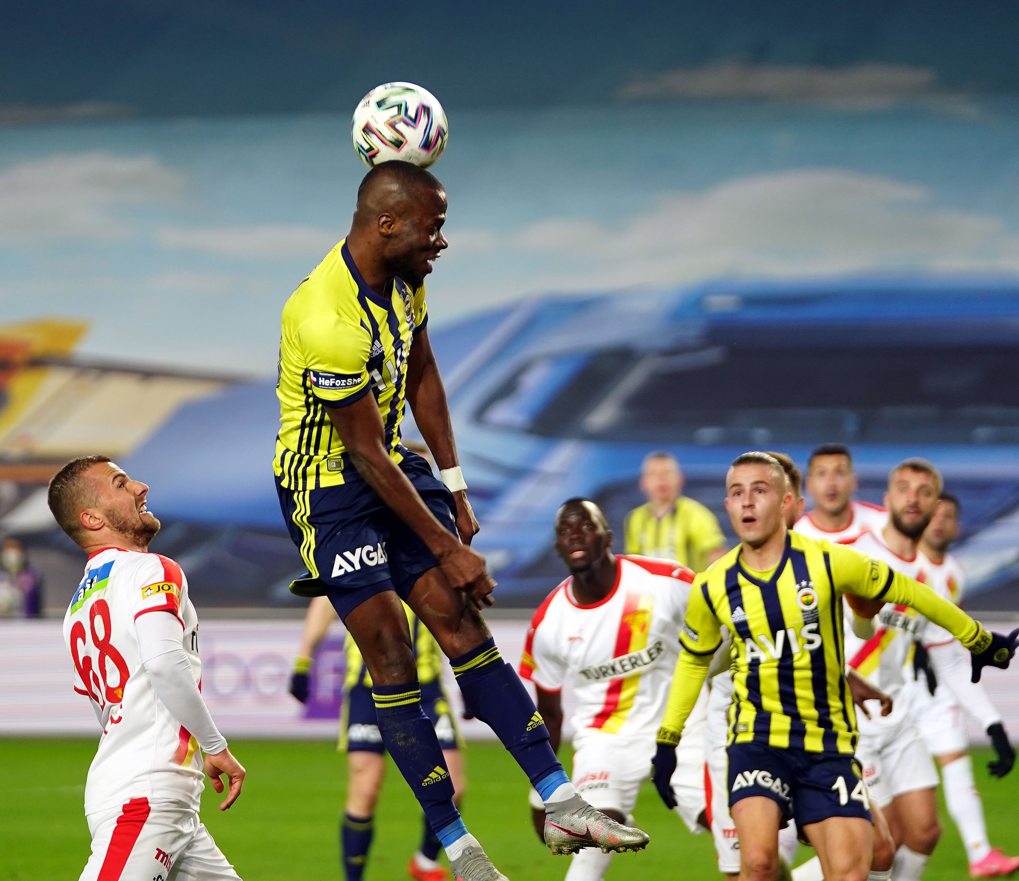 Fenerbahçe'nin rakiplere cehennem olan kalesi Kadıköy yıkıldı! 13 maçta 5'inci yenilgi