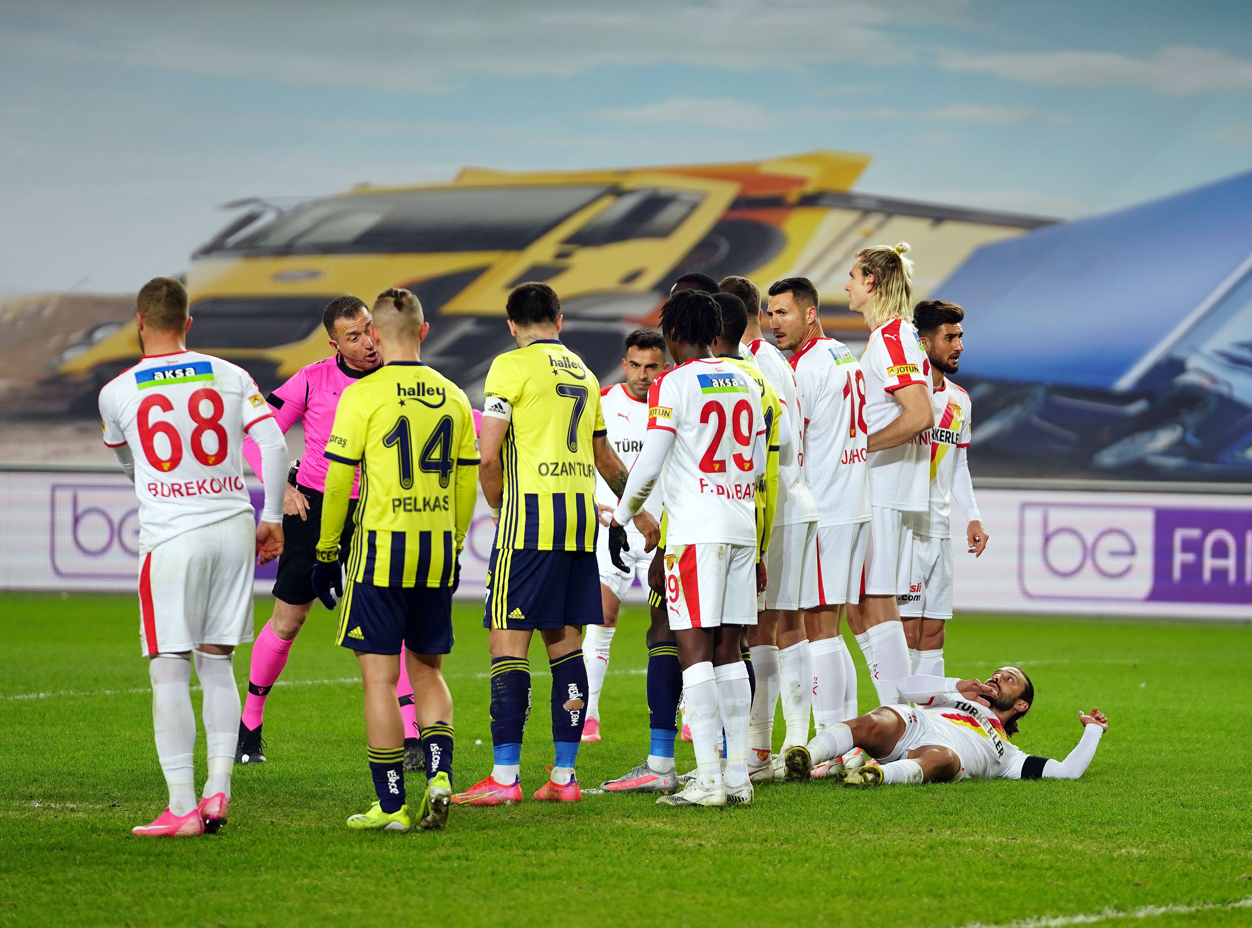 Fenerbahçe'nin rakiplere cehennem olan kalesi Kadıköy yıkıldı! 13 maçta 5'inci yenilgi