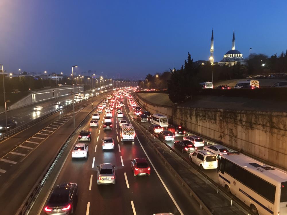 56 saatlik kısıtlama sona erdi, vatandaşlar sokağa döküldü!