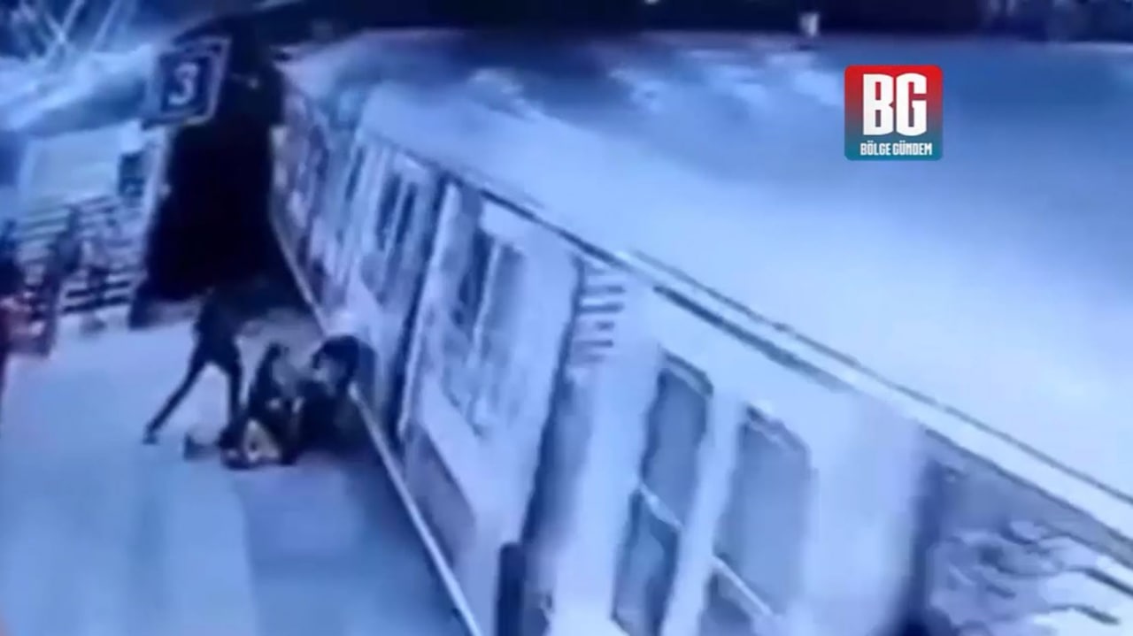 Hindistanda akılalmaz olay! Evlenme teklifi kabul edilmeyince sevdiği kadını raylara attı!