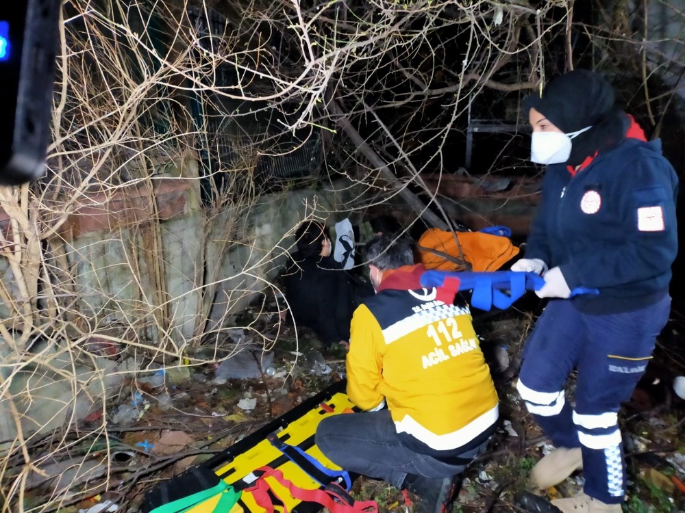 Gürültü ihbarı yapıldı! Polisi gören yabancı uyruklu şahıslar camdan atladı