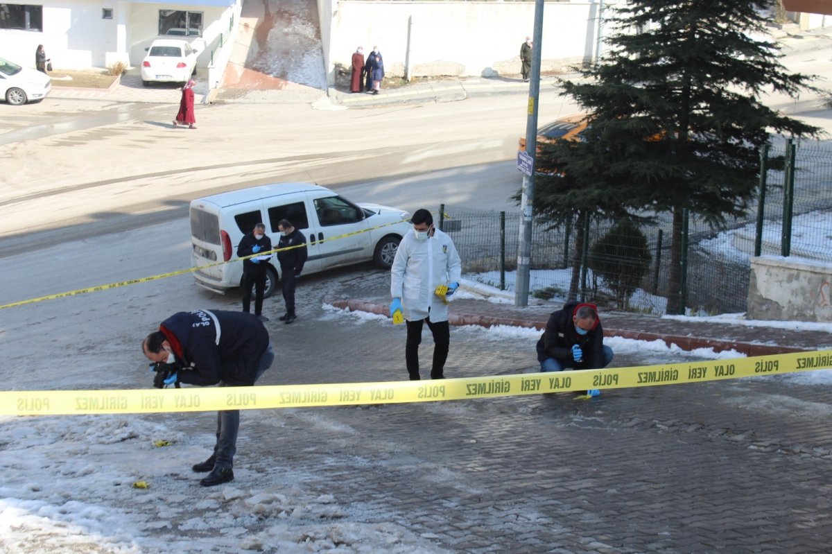 Ayrılmak isteyen sevgilisini sokakta tabanca ile vurarak öldüren katil tutuklandı!