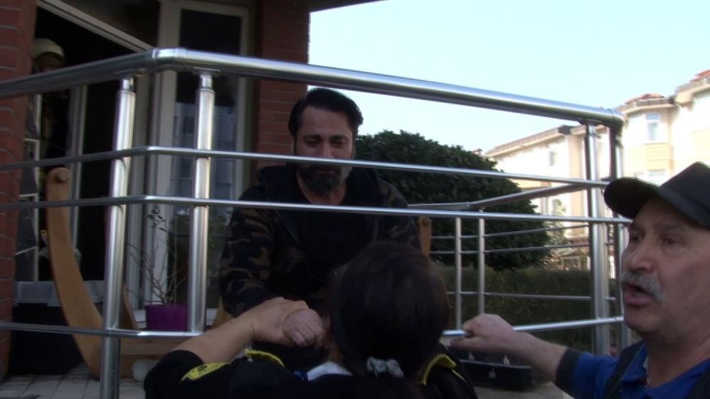 Çılgın Sedat'ın evinde yangın çıktı. Ünlü isim engelli oğluna sarılarak ağladı!