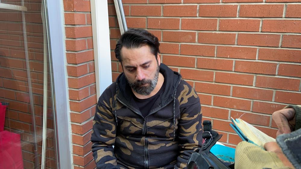 Çılgın Sedat'ın evinde yangın çıktı. Ünlü isim engelli oğluna sarılarak ağladı!