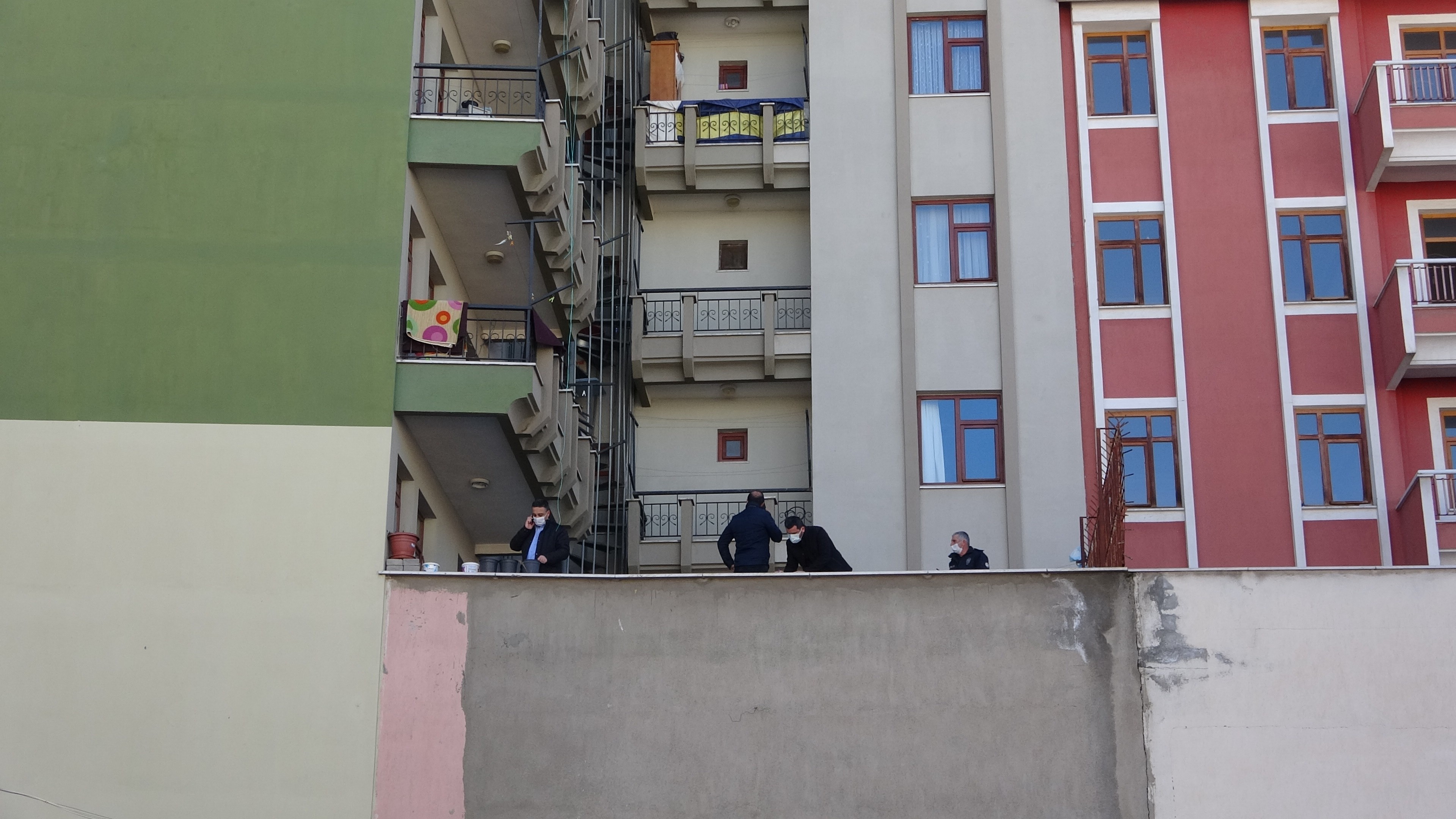 Isparta’da yaşadığı apartmanın 4. katındaki balkonundan düşen genç kız hayatını kaybetti. 