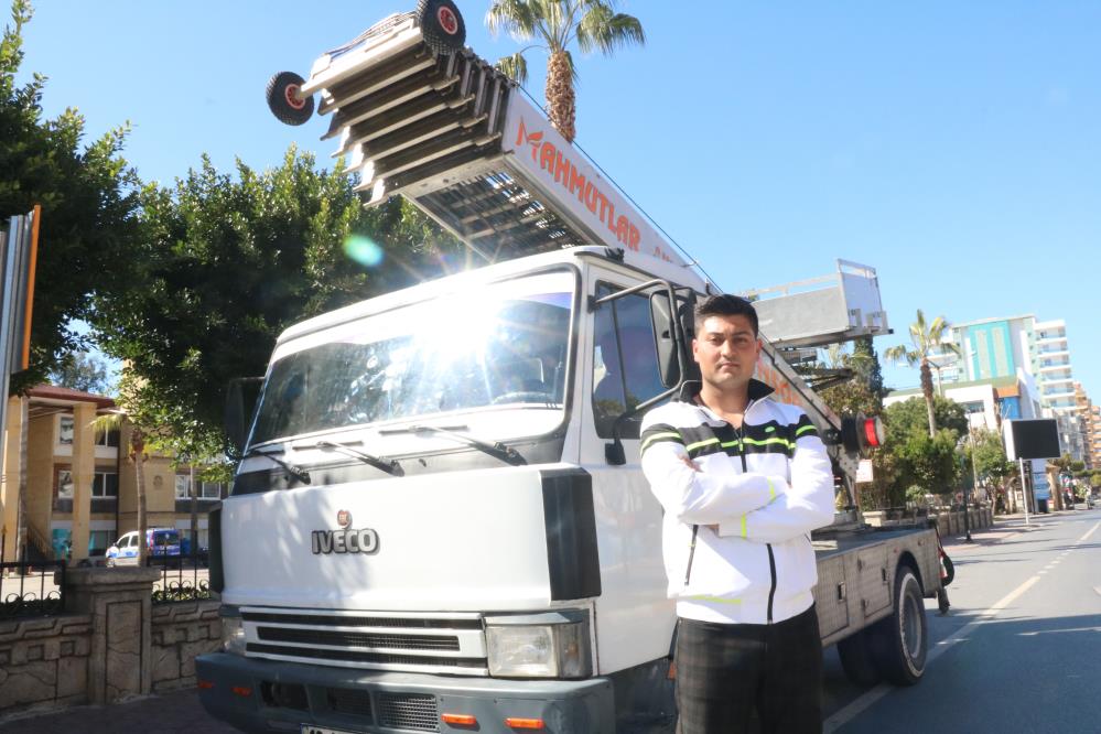 Kız istemeye gidiş yolunda ilginç yöntem! Kapı yerine balkonu tercih etti