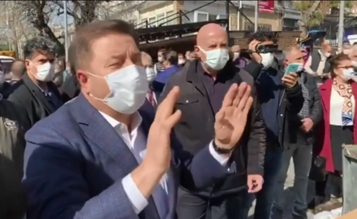 Maltepe Belediye Başkanı Ali Kılıç çöplerin yanında açıklama yaptı: Demokratik hak saygı duyuyoruz