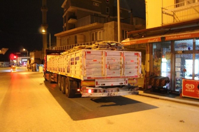 Denizli'de tır eve girdi! Evdekiler şaşkınlık geçirdi