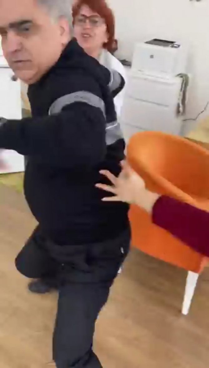 İzmir'de doktor hasta yakınına saldırdı! Hasta yakını saldırı anını telefonuyla kaydetti