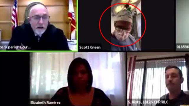 ABD'li doktor duruşmaya, hastasını ameliyat ederken katıldı