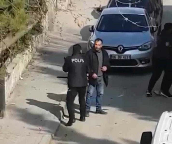 Ankarada eski koca dehşeti! Boşandığı erkek tarafından sokak ortasında bıçaklandı