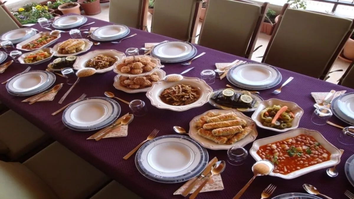 Rüyada evde kalabalık görmek | Rüyada kalabalık görmek