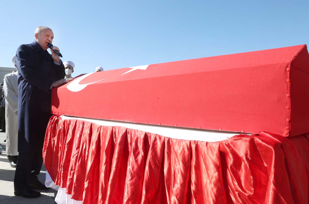 Cumhurbaşkanı Erdoğan şehitlerin cenaze töreninde: İnşallah sevgili habibin sancağı altında da bir oluruz!