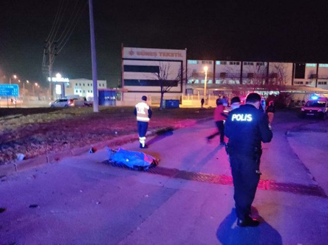 Feci kazada moto kurye hayatını kaybetti! O anlar kameraya yansıdı