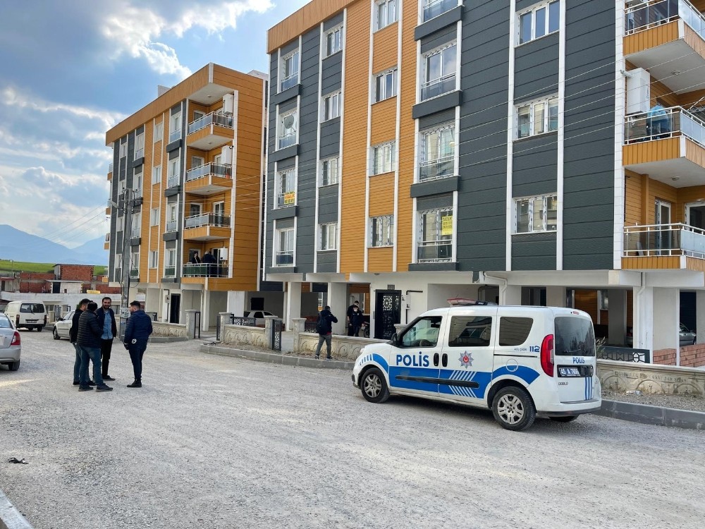 16 yaşındaki genç kuru sıkı tabancayla oynarken kendini vurdu!