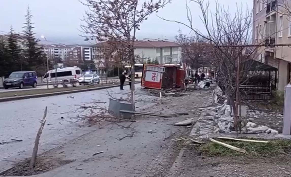Eskişehir’de korkunç kaza! İtfaiye aracı işçi servisi ile çarpıştı: 1 ölü, 11 yaralı