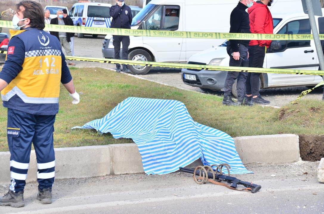 Samsun'da yol kenarında pompalı tüfekle intihar! Saniye saniye görüntülendi