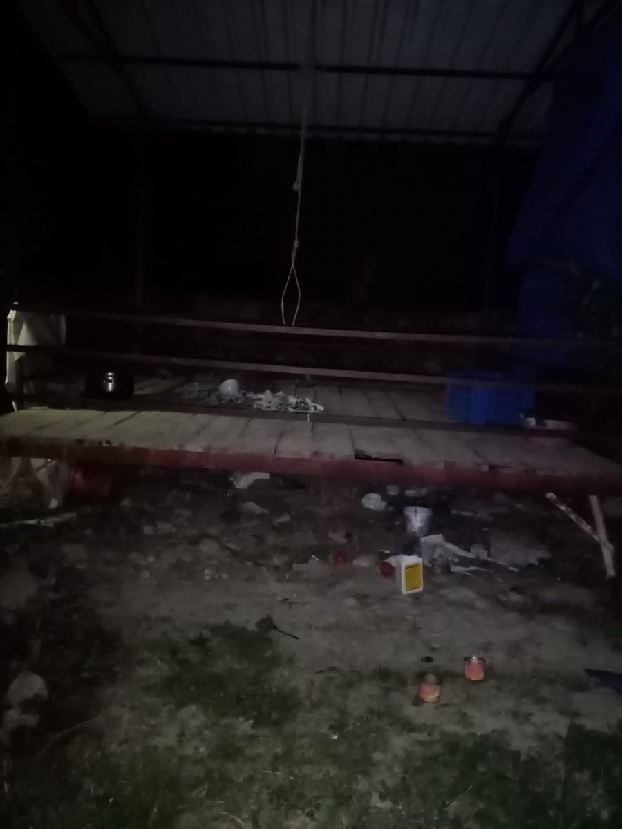 10 yaşındaki küçük kızın boynuna salıncak ipi dolandı, hayatını kaybetti