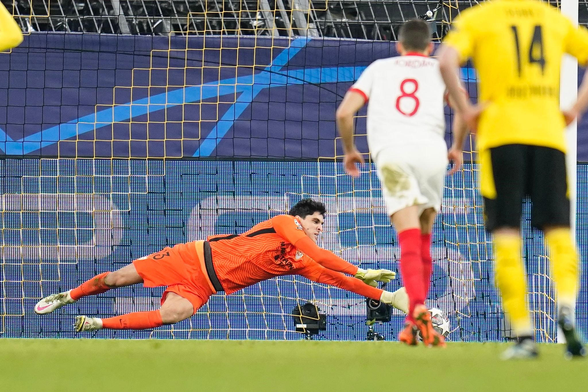 Borussia Dortmund- Sevilla maç özeti izle 2-2! Cüneyt Çakır maça damga vurdu