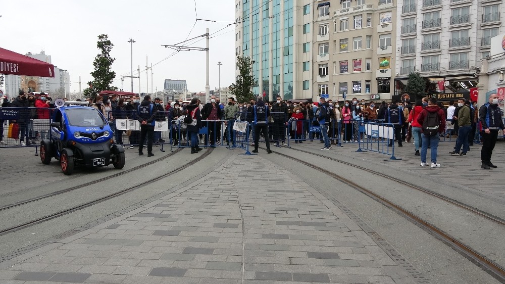 İstiklal Caddesi yoğunluk sebebiyle kapatıldı