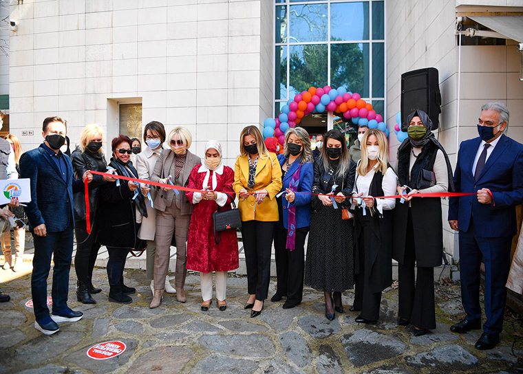 Tuzla'da kadınlar el emeklerini halka sunuyor!