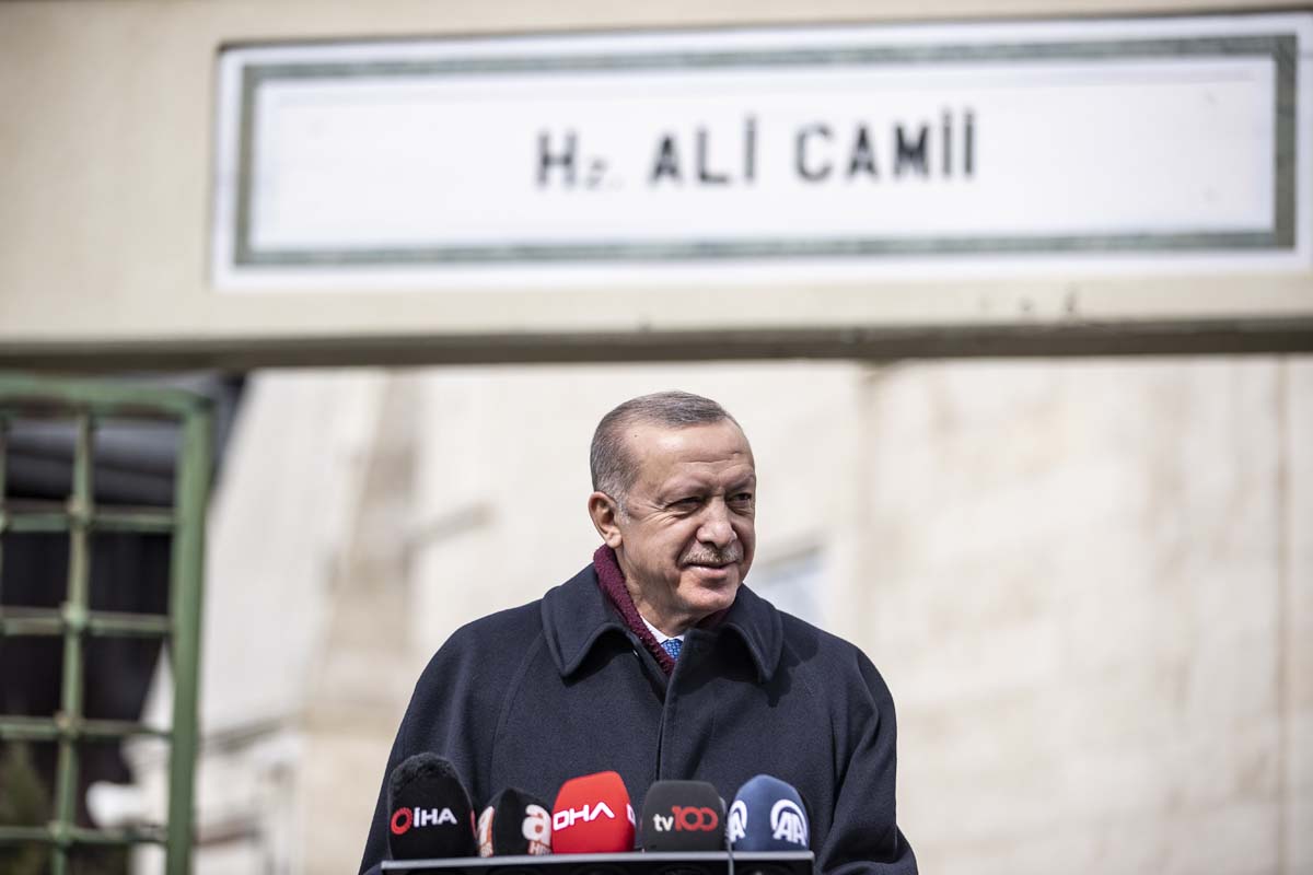 Cumhurbaşkanı Erdoğan, Cuma namazı çıkışı gazetecilerin sorularını yanıtladı