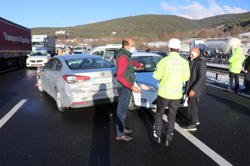 Bolu'da zincirleme kaza meydana geldi, 4 kişi yaralandı