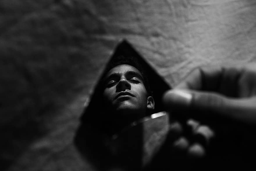 Rüyada aynaya bakmak