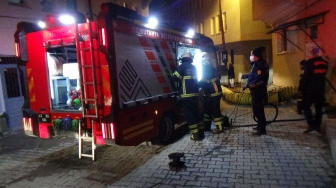 Patates kızartmak isterken evini yaktı!