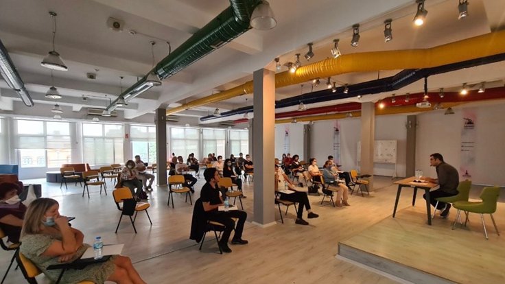 Skandalın belgeleri ortaya çıktı! İzmir Büyükşehir Belediyesi, 20 kişiye eğitim verecek olan Enver Aysever'e 238 bin 500 TL ödeyecek