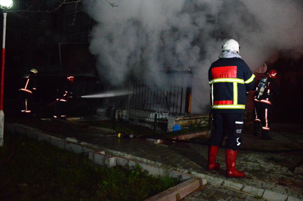 Eşiyle arasında tartışma çıktı, olay büyüyünce evi ateşe verdi