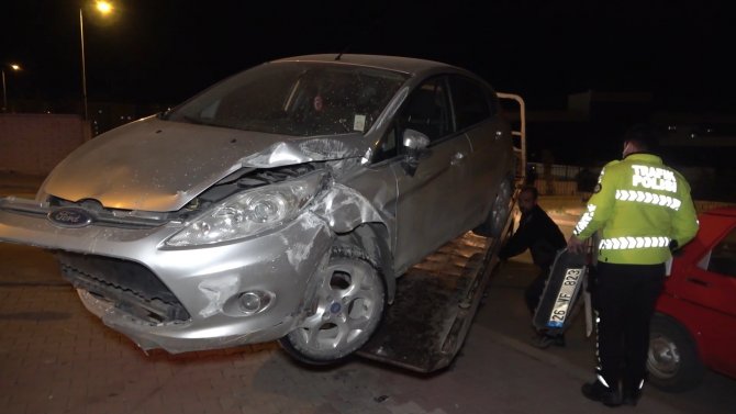 Kırıkkale'de otomobil apartmana daldı!