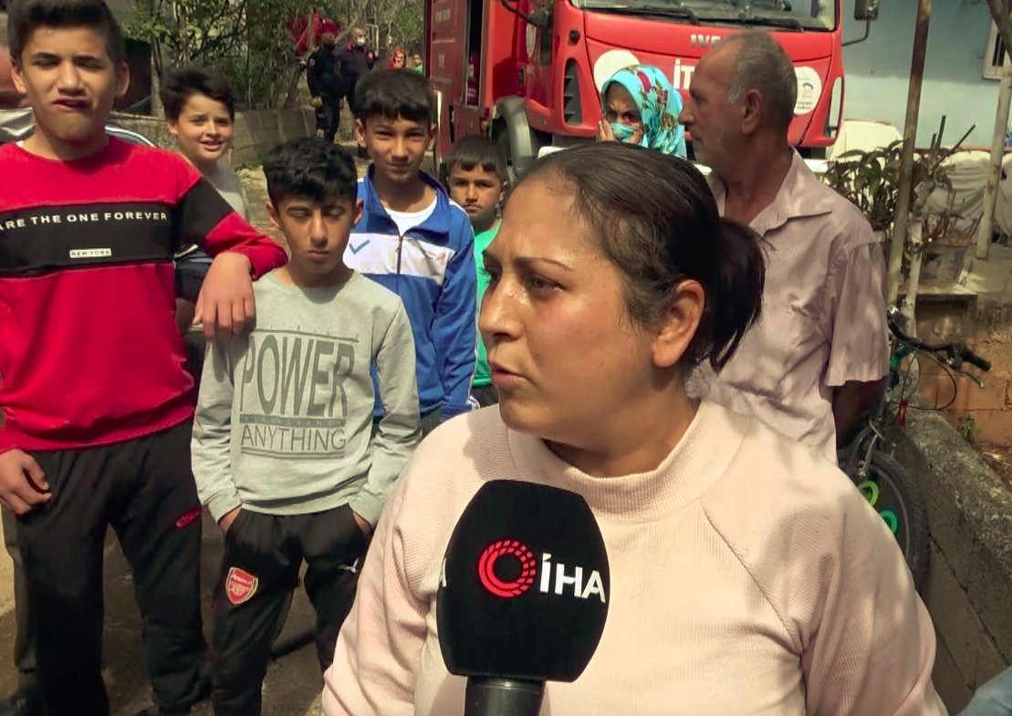 Antalya'daki ev yangınında vatandaşlar sokağa döküldü