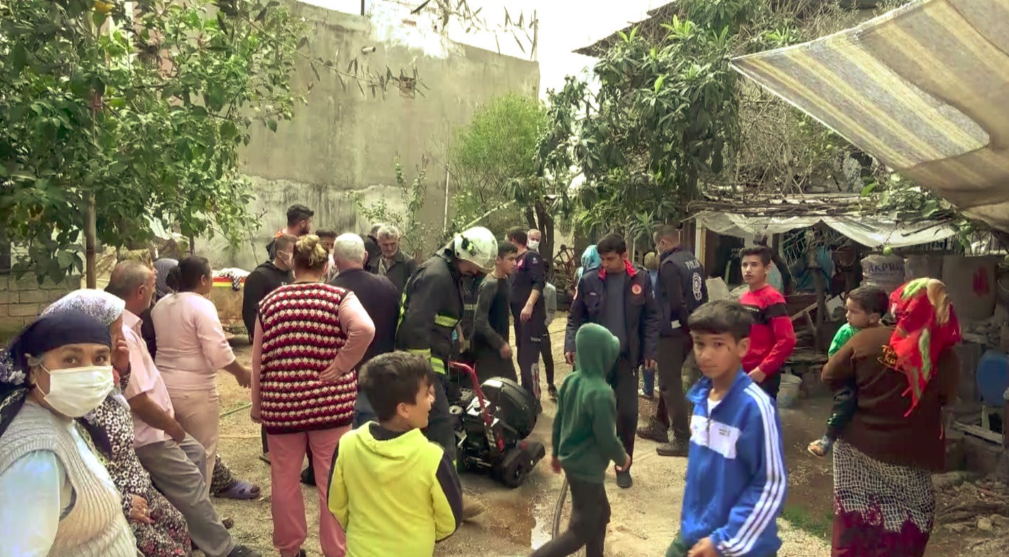 Antalya'daki ev yangınında vatandaşlar sokağa döküldü