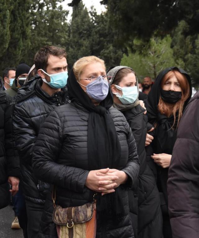 Bige Önal'ın acı günü! Hayatını kaybeden babası Erhan Önal'ı son yolculuğuna uğurladı