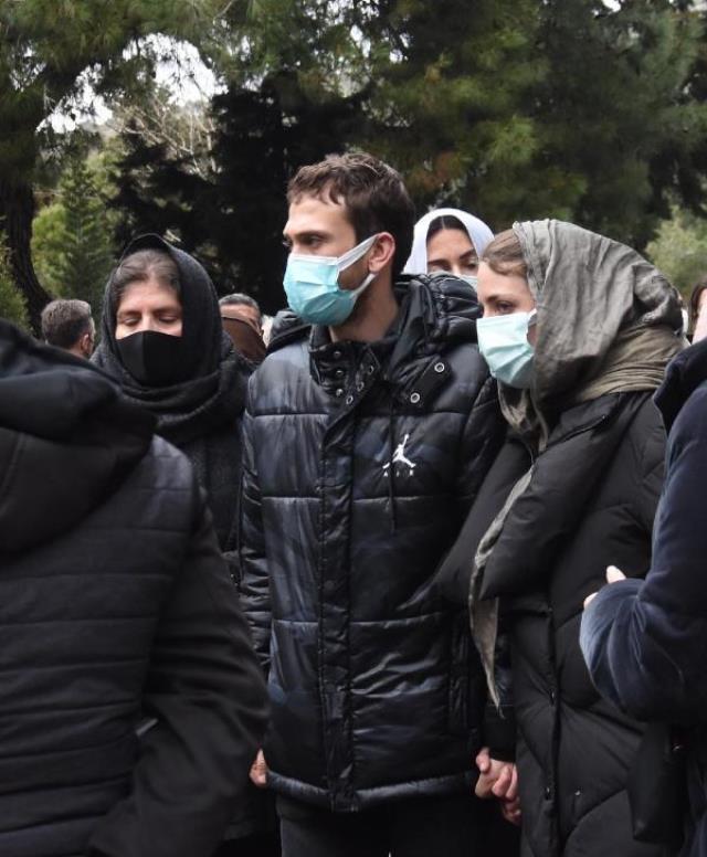 Bige Önal'ın acı günü! Hayatını kaybeden babası Erhan Önal'ı son yolculuğuna uğurladı